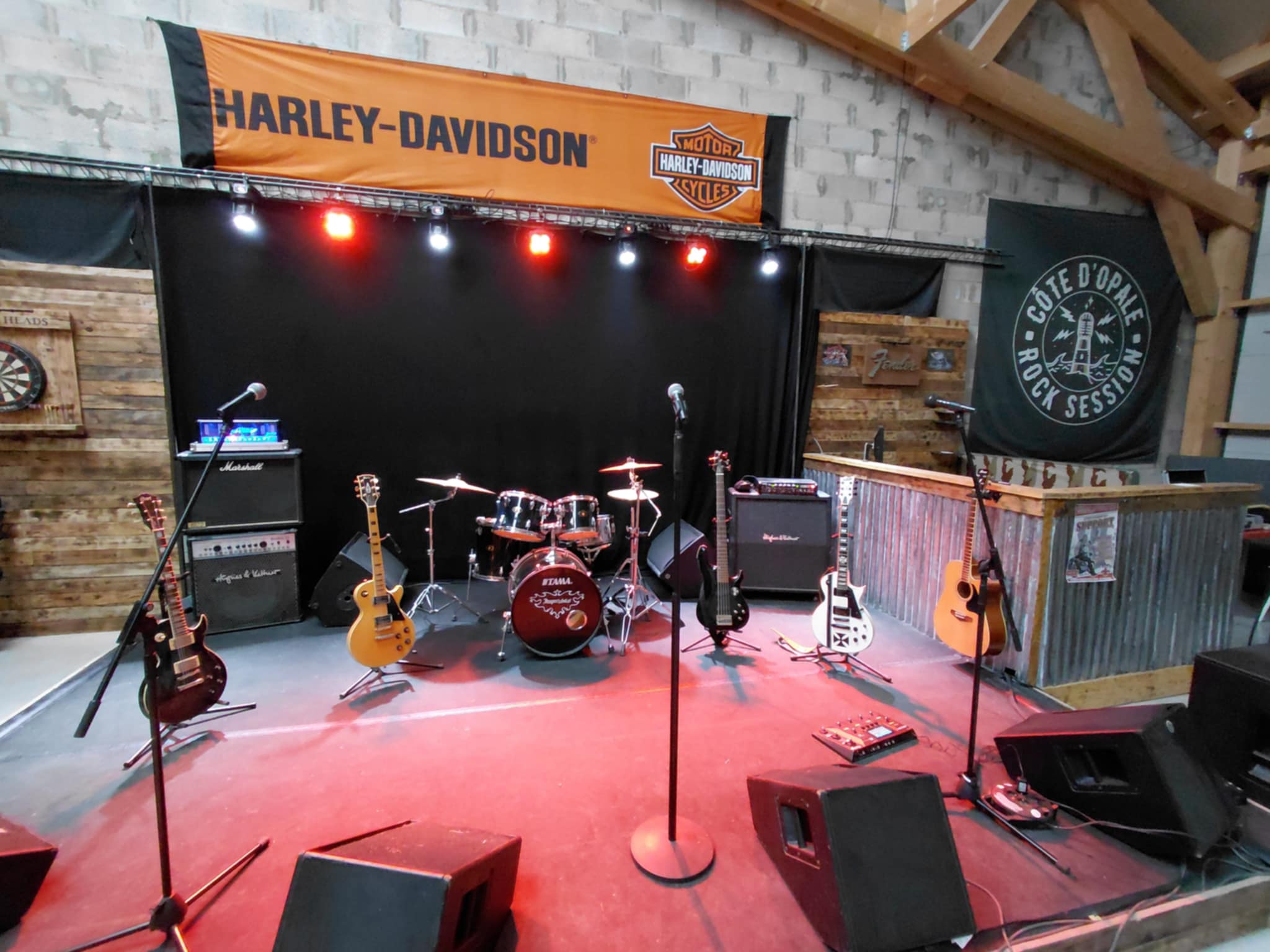 Une Grande Scène Tout Equipée